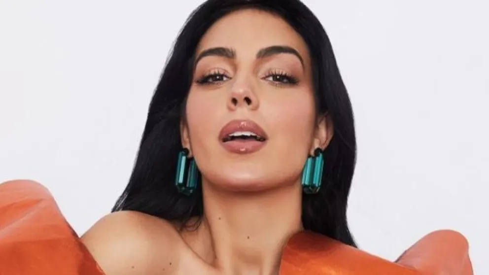Georgina Rodríguez es blanco de críticas por el ostentoso atuendo que llevó en Qatar
