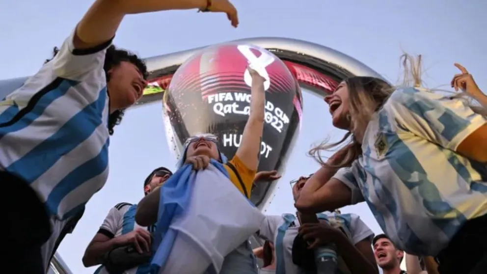 Argentinos desesperados en Qatar: pagan una "fortuna" por para ver el partido contra Australia