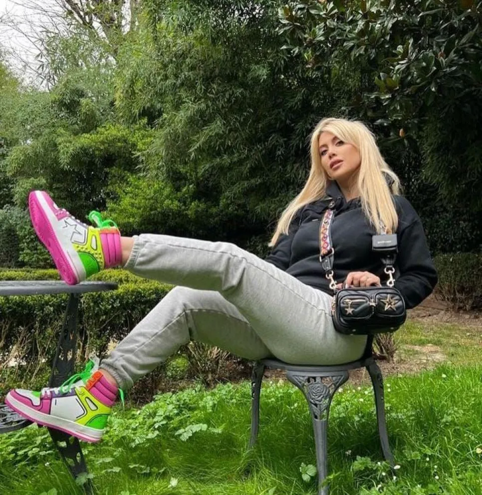 El beboteo de Wanda Nara en la cama, en ropa interior para elegante : "Día de tiro"