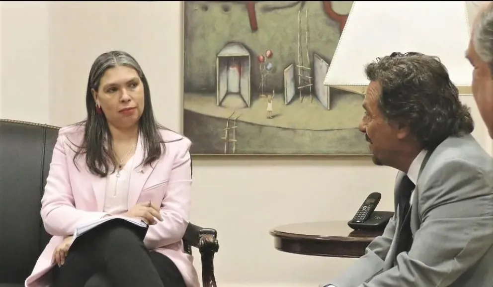 La embajadora Chilena fue recibida por el Gobernador Gustavo Sáenz en su primer visita a la provincia