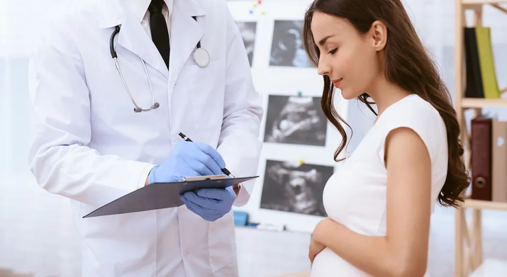 Furia contra el Colegio de Médicos: dejó que un ginecólogo abusador siguiera atendiendo y lastimando mujeres