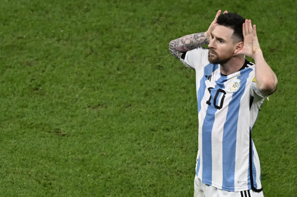 La razón detrás del polémico festejo de Lionel Messi: el Topo Gigio que le dedicó a Van Gaal
