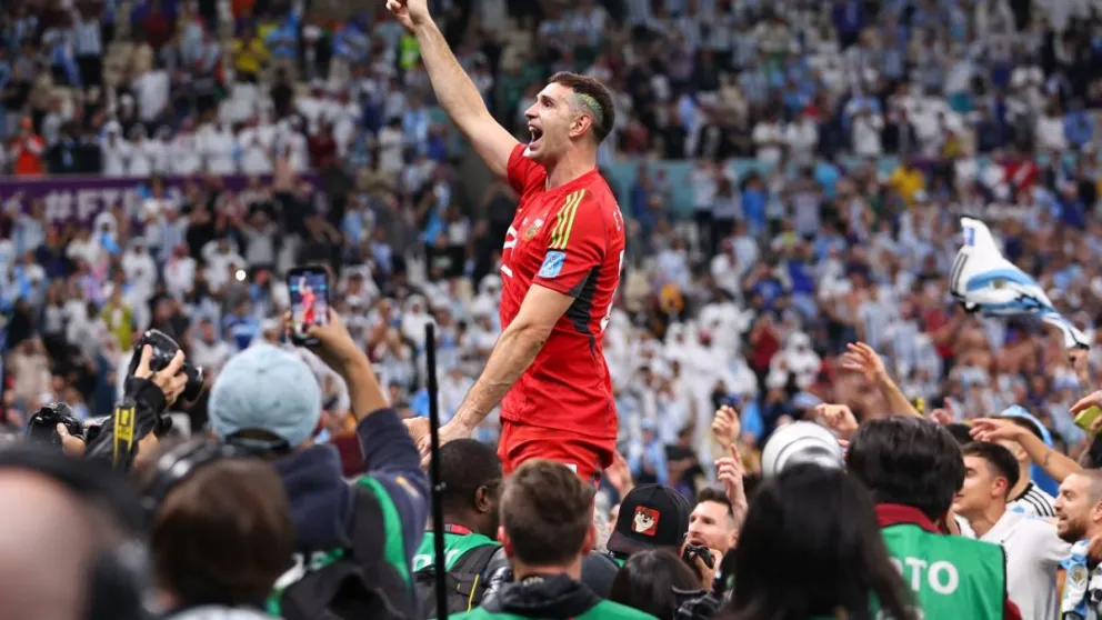El Dibu Martínez, furioso con Van Gaal luego del triunfo de la Selección Argentina