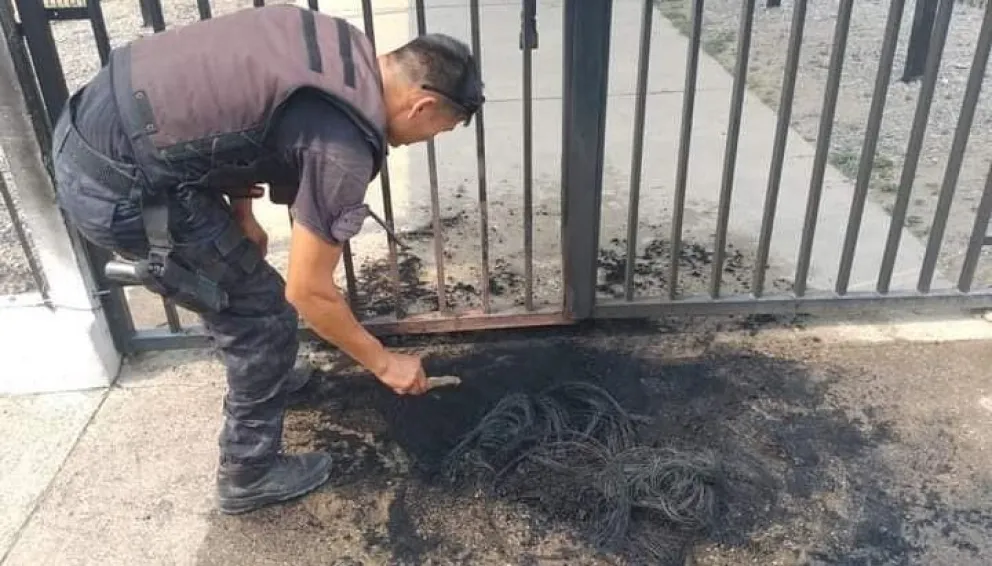 Oranenses "sacados": intentaron prender fuego las oficinas de Edesa, porque no tenían luz para ver el partido