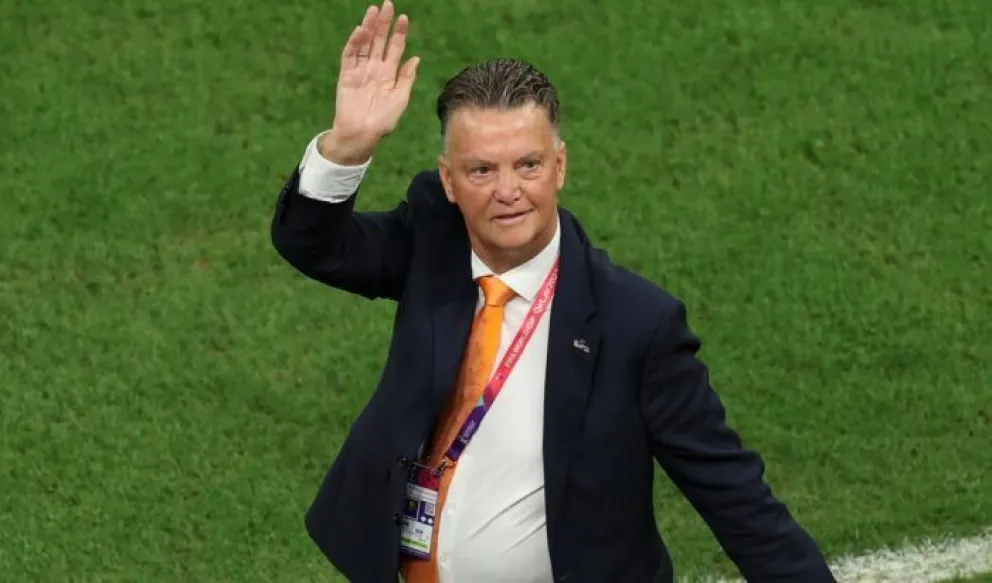 Tras la polémica con Messi, Louis Van Gaal renunció a ser director técnico de Países Bajos