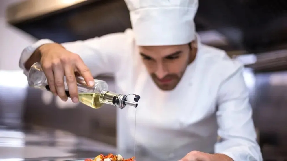 Padres salteños denunciaron a chef que estafó a jóvenes en cena de egresados