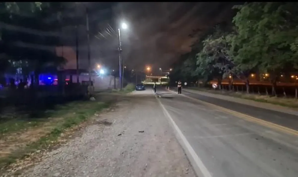 Con llamas de 20 metros, un depósito mayorista fue reducido a cenizas durante la madrugada
