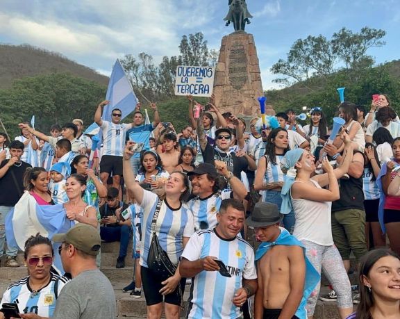 ASÍ FESTEJABA GUSTAVO SÁENZ EL TRIUNFO DE ARGENTINA CON LA GENTE