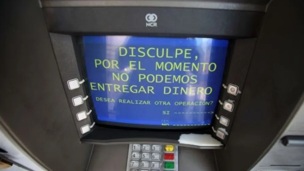 Un salteño realizó su queja en redes sociales por la falta de dinero en los cajeros automáticos y las largas filas que esto genera