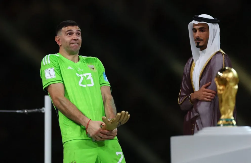 'Dibu' Martínez: figura, héroe y un nuevo polémico festejo para coronar su Mundial