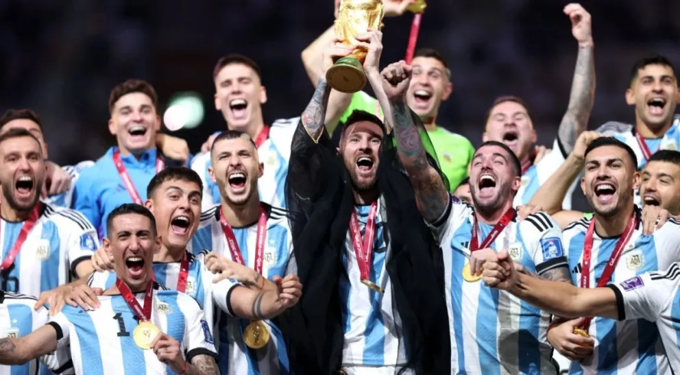 "En la mano de Dios": el mundo rendido a los pies de Lionel Messi y de la Argentina campeona del mundo