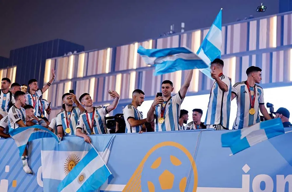 Es oficial: el Gobierno decretó feriado nacional para mañana por los festejos de la Selección en el país