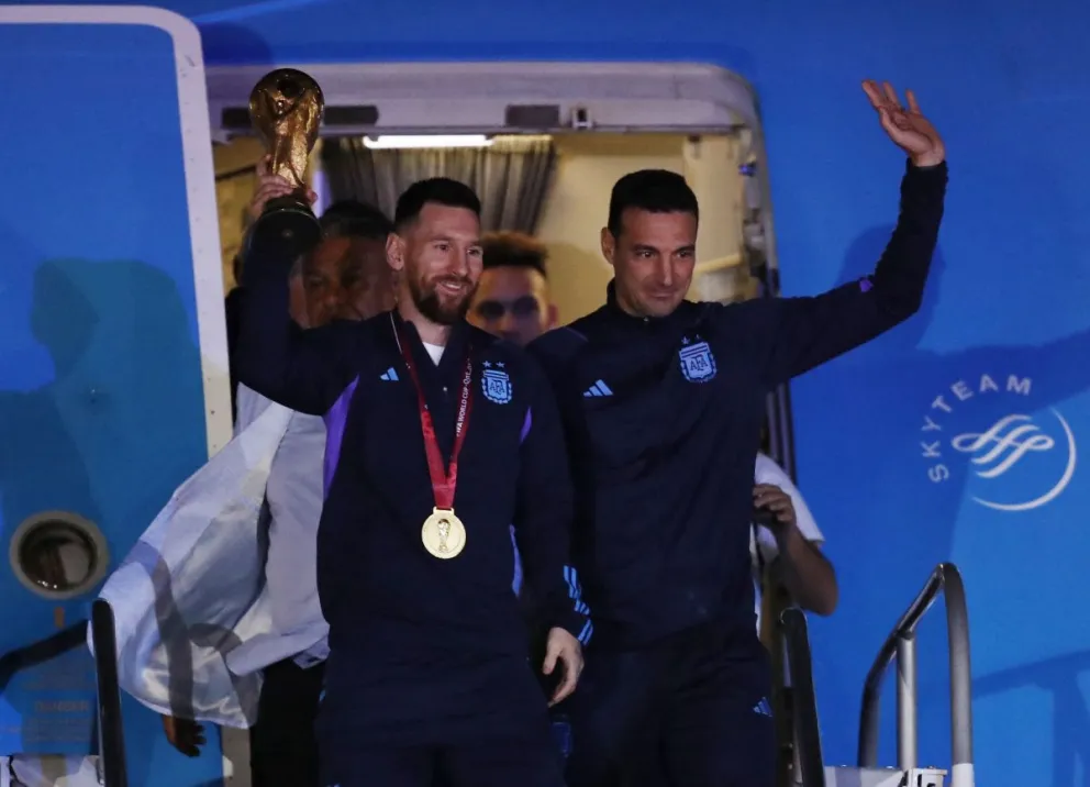 Wado de Pedro intentó saludar a Lionel Messi y Chiqui Tapia lo frenó 