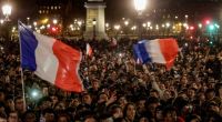 Repudio global por los festejos en Francia: un grupo de hinchas prendió fuego la bandera Argentina
