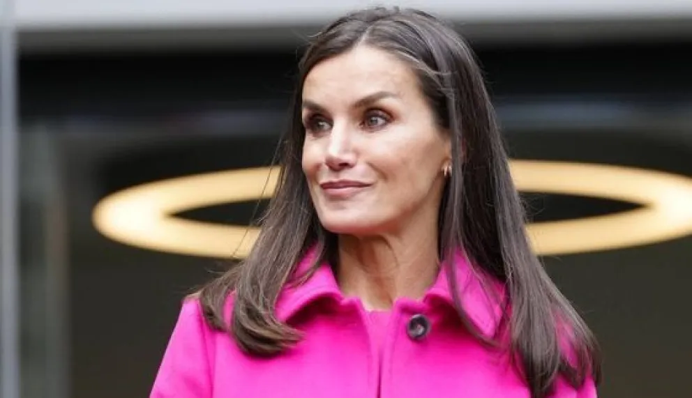 ¡Dueña de las miradas! La Reina Letizia causa furor con su outfit estilo "Barbie"