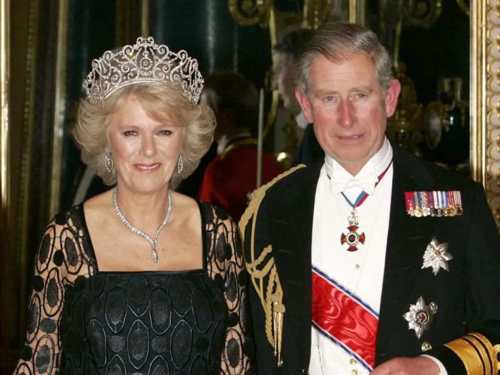 La historia secreta del Rey Carlos III y Camila Parker: secretos, engaños y vidas ocultas