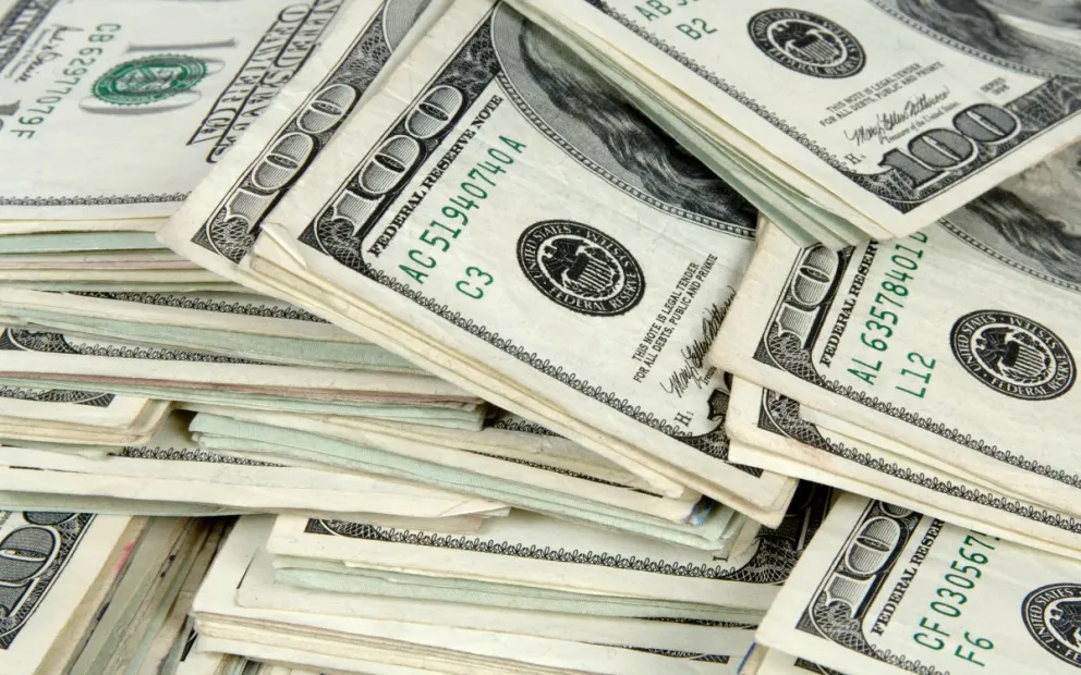 El dólar blue sin control, ya trepó a $328 para la venta este jueves 22 de diciembre