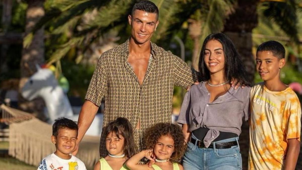 CRISTIANO RONALDO Y FAMILIA