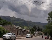 |VIDEO| Un impresionante tornado pasó por las cumbres Calchaquíes y pudo ser captado por los vecinos