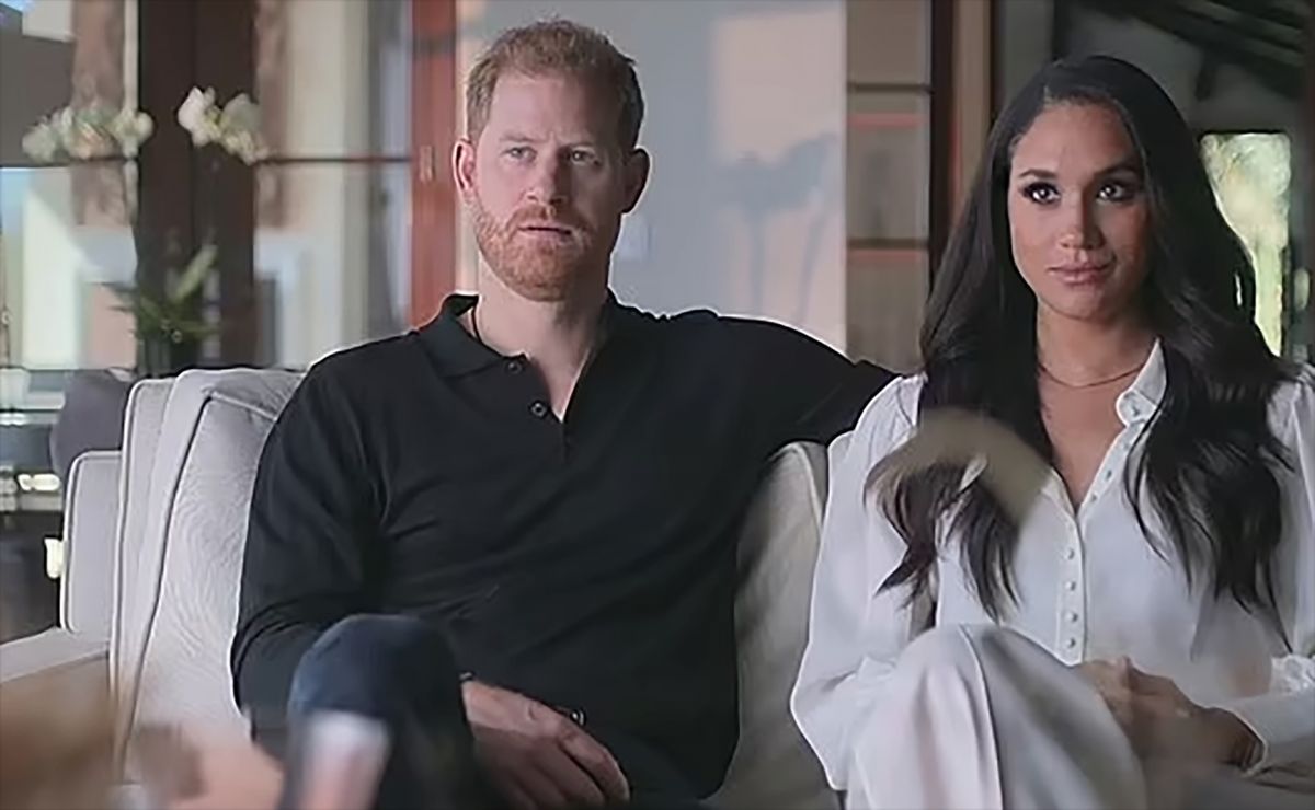 Meghan Markle y el pr&iacute;ncipe Harry, cada vez m&aacute;s alejados de la corona.