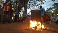 Conmoción entre los vecinos: organizaciones sociales acamparon sobre plaza 9 de Julio