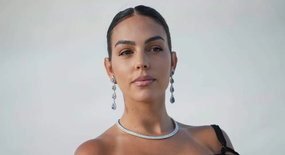  Georgina Rodríguez muestra los ostentosos y lujosos regalos que puso en el árbol de Navidad para su familia
