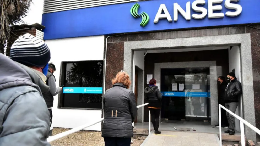 ANSES provee nuevos créditos a jubilados: cuáles son los montos y cómo debo solicitarlo