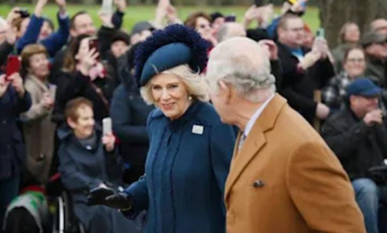 ¿Reconciliación? El Rey Carlos III estuvo acompañado de la Familia Real ...