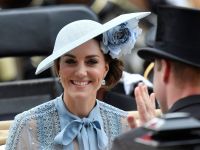 ¡Imperdible! Este es el gesto que le realizó Kate Middleton a una niña en plena caminata de Navidad