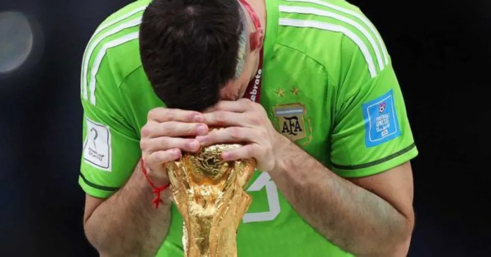 El increíble gesto de Dibu Martinez que enloquece a los argentinos y emociona a Scaloni