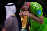 ¡Espectacular! El Dibu Martínez pagó su promesa luego del Campeonato del Mundo que ganó Argentina en Qatar 2022