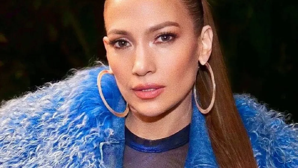 Impactantes fotos: Jennifer López apostó por usar transparencias en los Grammy 2023 y dejó atónitos a todos 