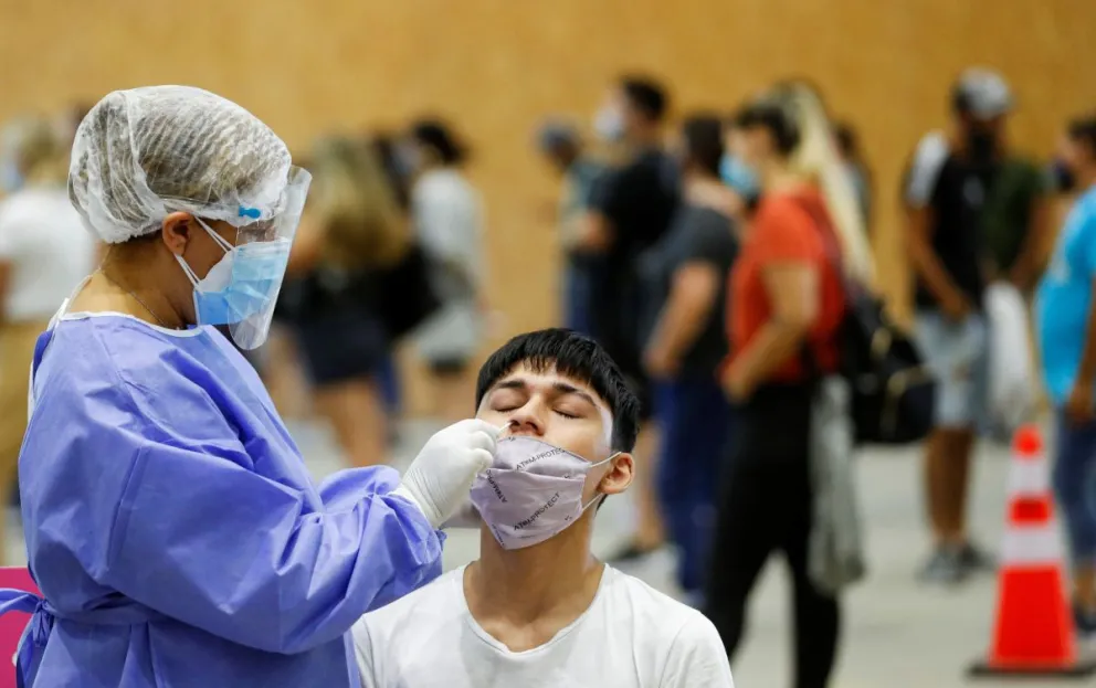 Ante la suba de casos de COVID-19 por las fiestas, se agotaron los autotest en las farmacias
