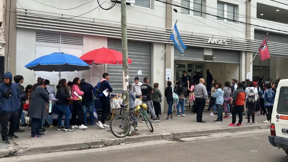 Las oficinas del ANSES "colapsadas": salteños corrieron desesperados para hacer un trámite 