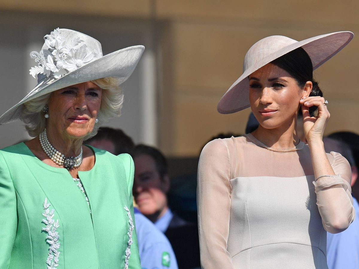 MEGHAN MARKLE Y CAMILA PARKER