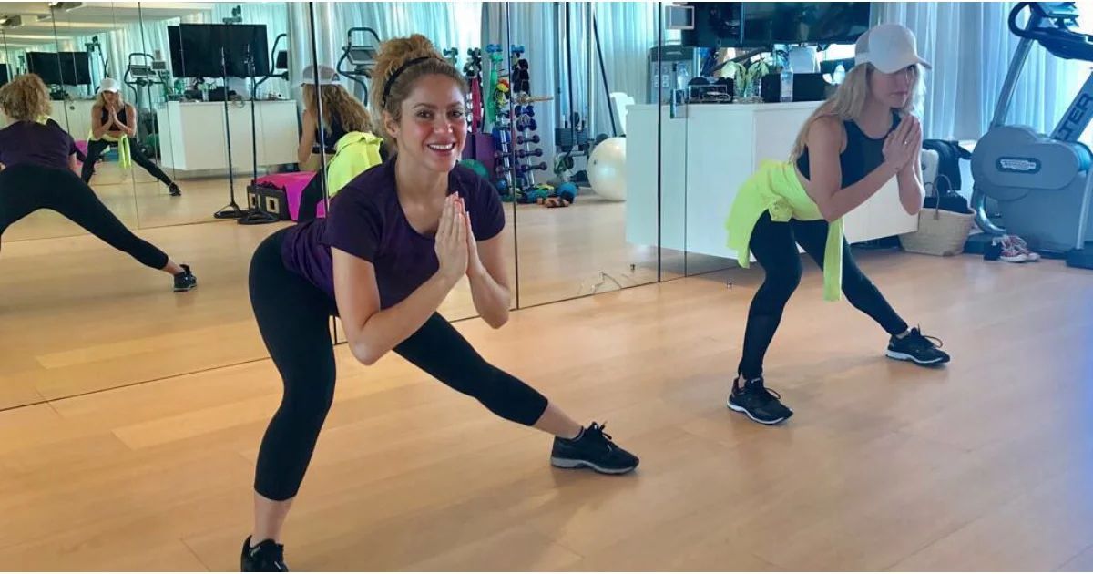 Shakira tiene una rutina de gimnasia.
