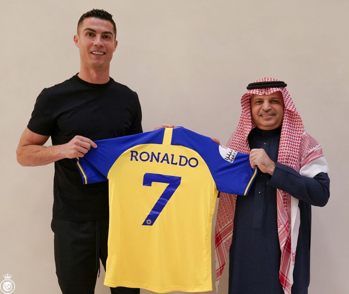 Cristiano Ronaldo mostr&oacute; la camiseta que usar&aacute;.