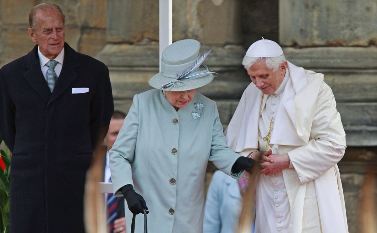 Isabel II y Benedicto XVI se reunieron en 2010.