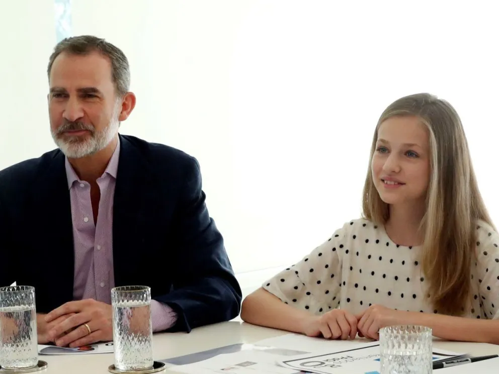 El video en donde el rey Felipe VI, reta a la princesa Leonor por hacer esto en público