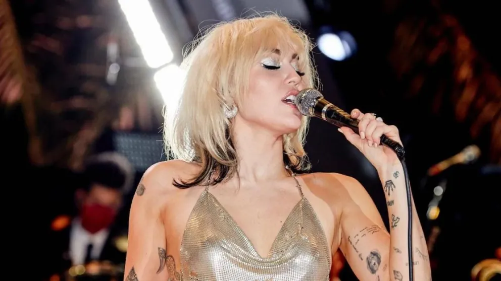 |FOTO| "Miley Martínez": el nuevo apodo de Miley Cyrus tras imitar al Dibu Martínez