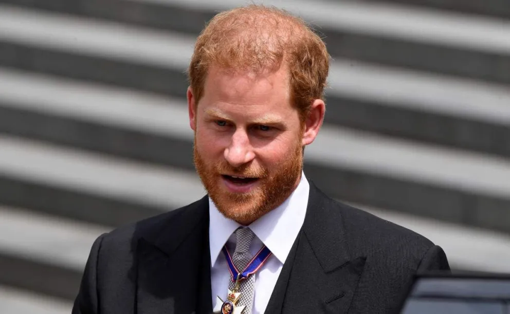|UN NUEVO CONTRAATAQUE| Los gestos que describen al príncipe Harry como una víctima y una persona autoritaria