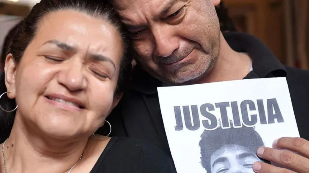 Juicio por el homicidio de Fernando Báez Sosa: en medio de la audiencia, la madre de la víctima no pudo soportar las imágenes del crimen y terminó descompensándose