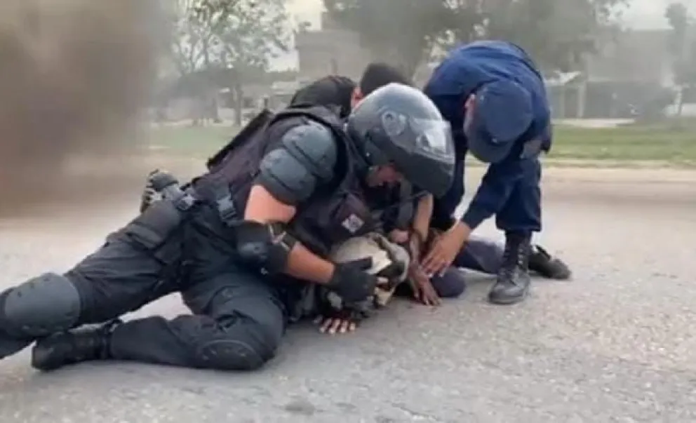 ¡De no creer! Un salteño cortó la ruta para que le den un plan social y advirtió que se prendería fuego