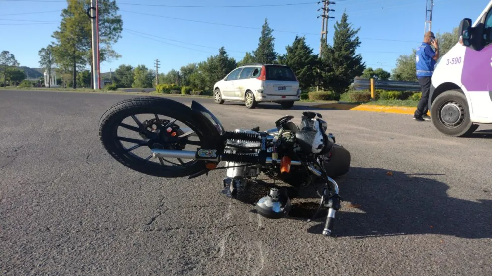 Brutal accidente: un turista brasileño desbarrancó y se cayó al vacío con su moto