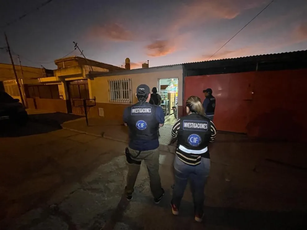 Saulo Capital SRL: impresionante operativo terminó con cuatro detenidos, entre ellos un sargento de la policía