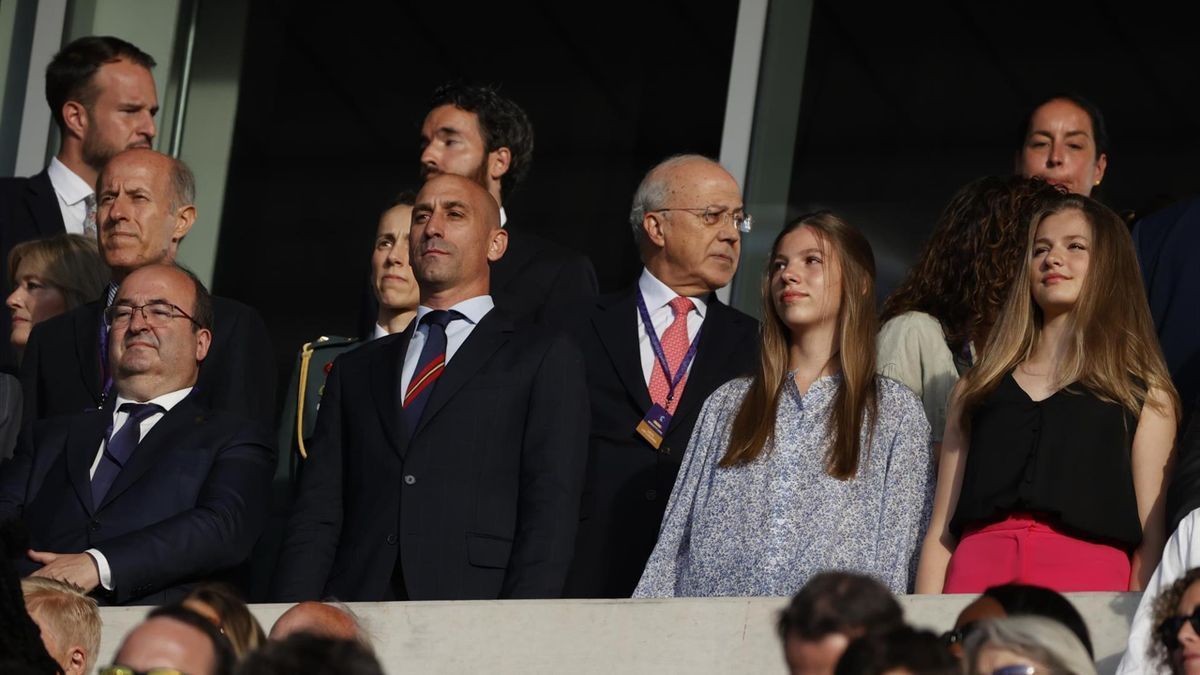 FAMILIA REAL
