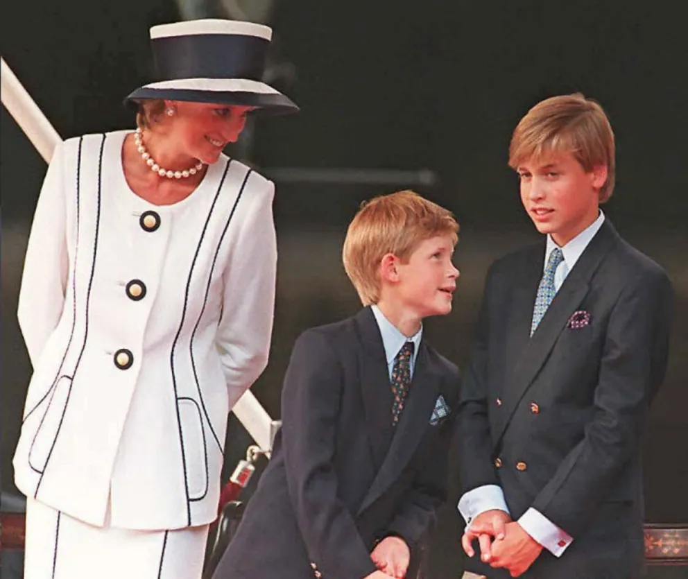 Harry filtró lo que el príncipe Guillermo escondió por años: sabía de las infidelidades de Carlos III y evitó contar a Lady Di