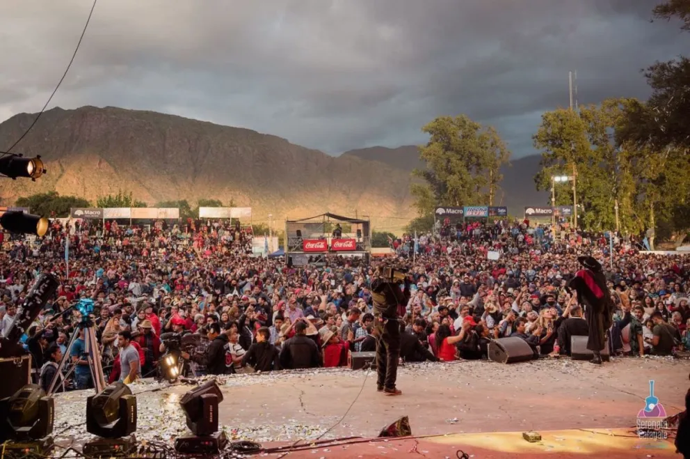 Hasta $20.000 por un fernet: los sorprendentes precios de las bebidas en la Serenata a Cafayate