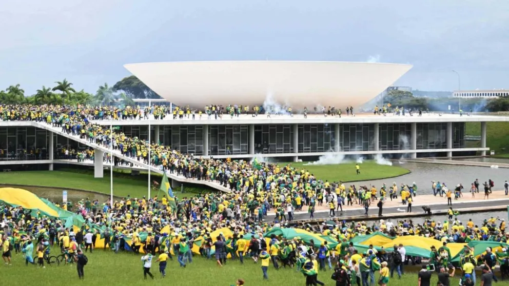 Caos y violencia en Brasil: seguidores de Bolsonaro toman el Congreso, el Palacio Presidencial y el Tribunal Superior
