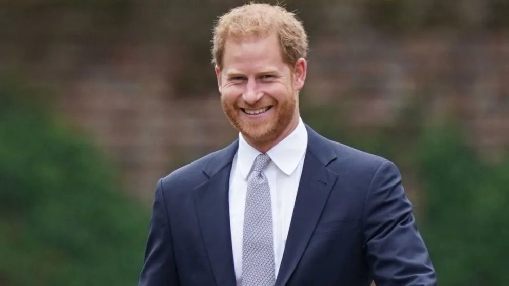 El príncipe Harry hizo un drástico cambio en su apariencia: así se diferencia de Carlos III y Guillermo